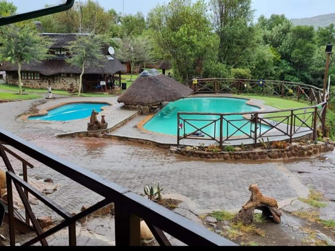 Thandabantu Game Lodge Roossenekal Exterior foto